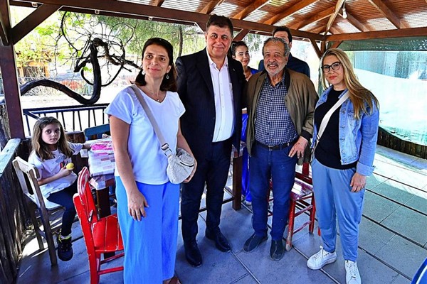 Başkan Tugay Seferihisar’da vatandaşların taleplerini dinledi