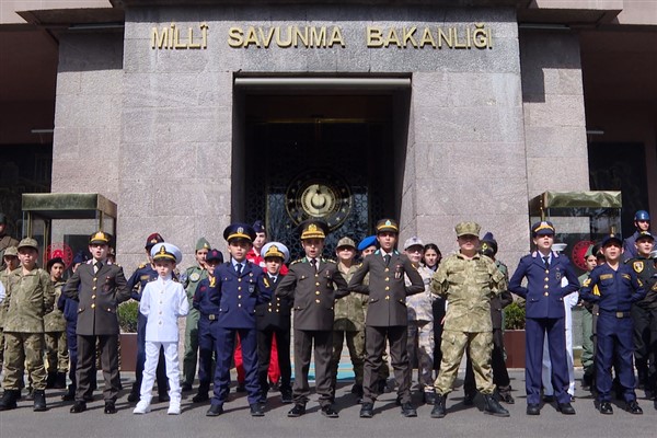 Çocuklar 23 Nisan dolayısıyla ‘Vatan Marşı’nı seslendirdi