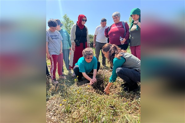 Erdemli’de özel çocuklarla fidan dikim etkinliği gerçekleştirildi