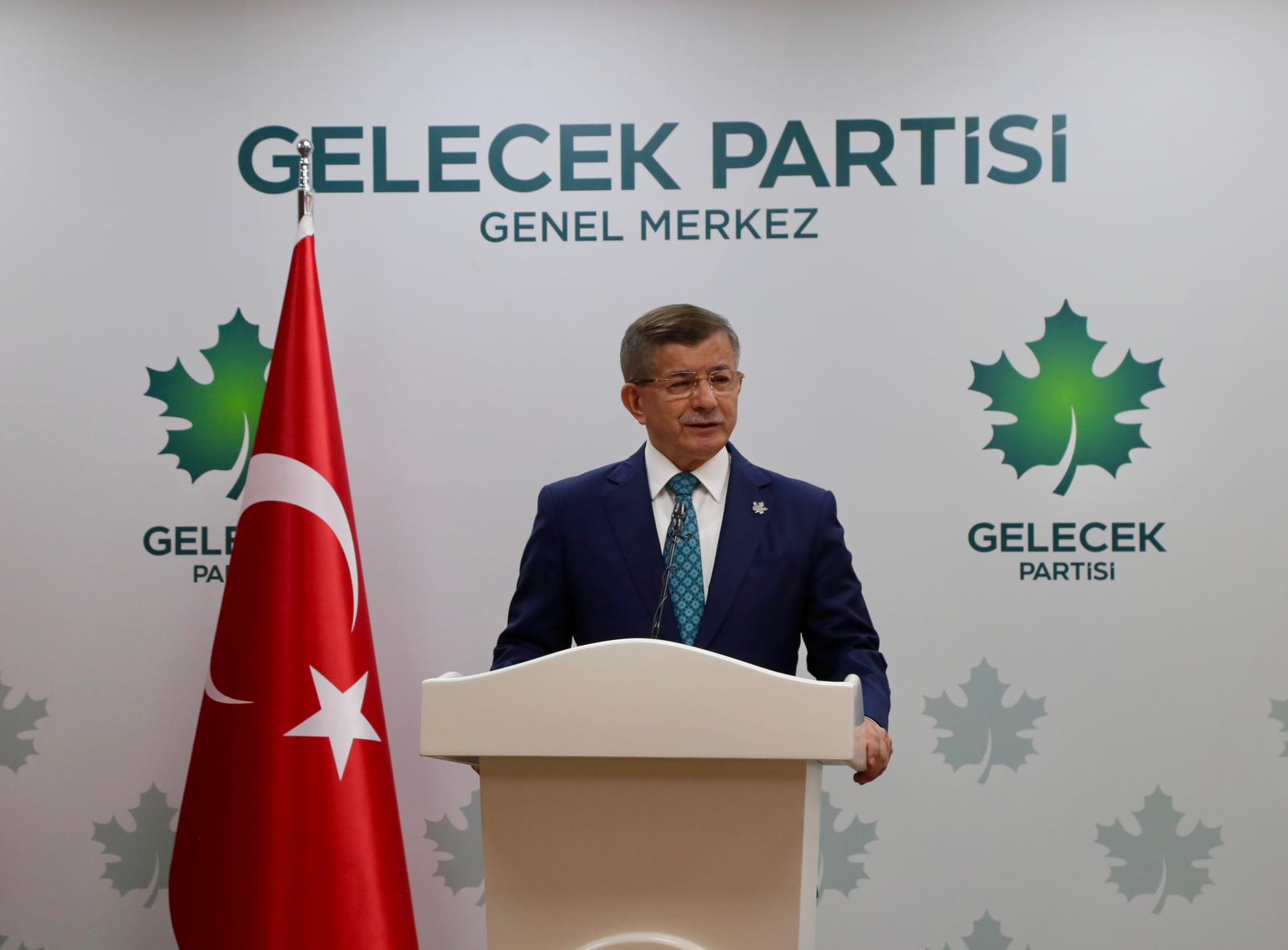 Davutoğlu: Seçimlerde payımıza düşen dersi almak zorundayız