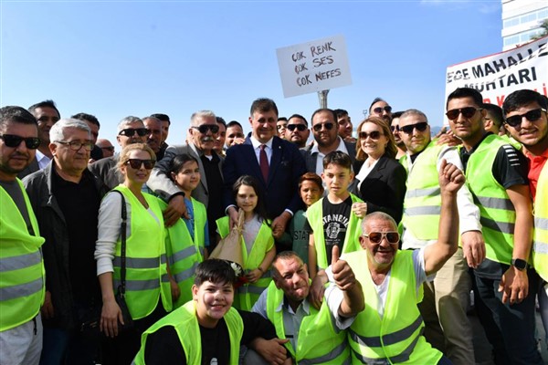 İzmir Büyükşehir Belediye Başkanı Tugay, Dünya Romanlar Günü’nü kutladı