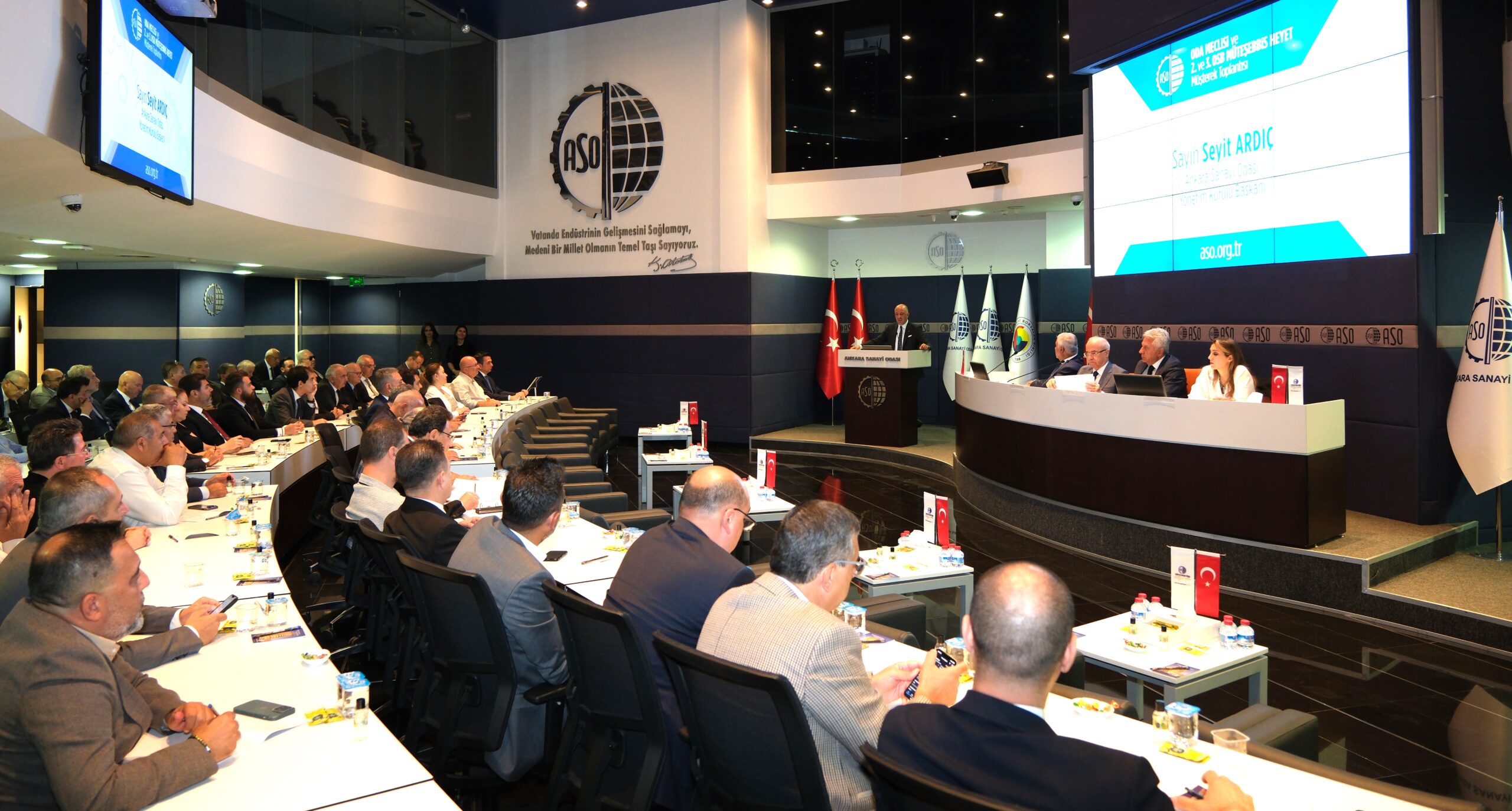 “ENFLASYONU DÜŞÜREBİLMEK İÇİN SIKI PARA POLİTİKASINDAN TAVİZ VERMEMELİYİZ”