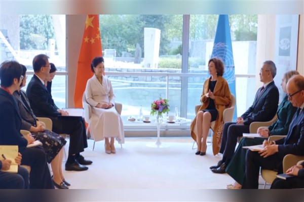 Peng Liyuan, UNESCO Genel Direktörü Azoulay ile bir araya geldi