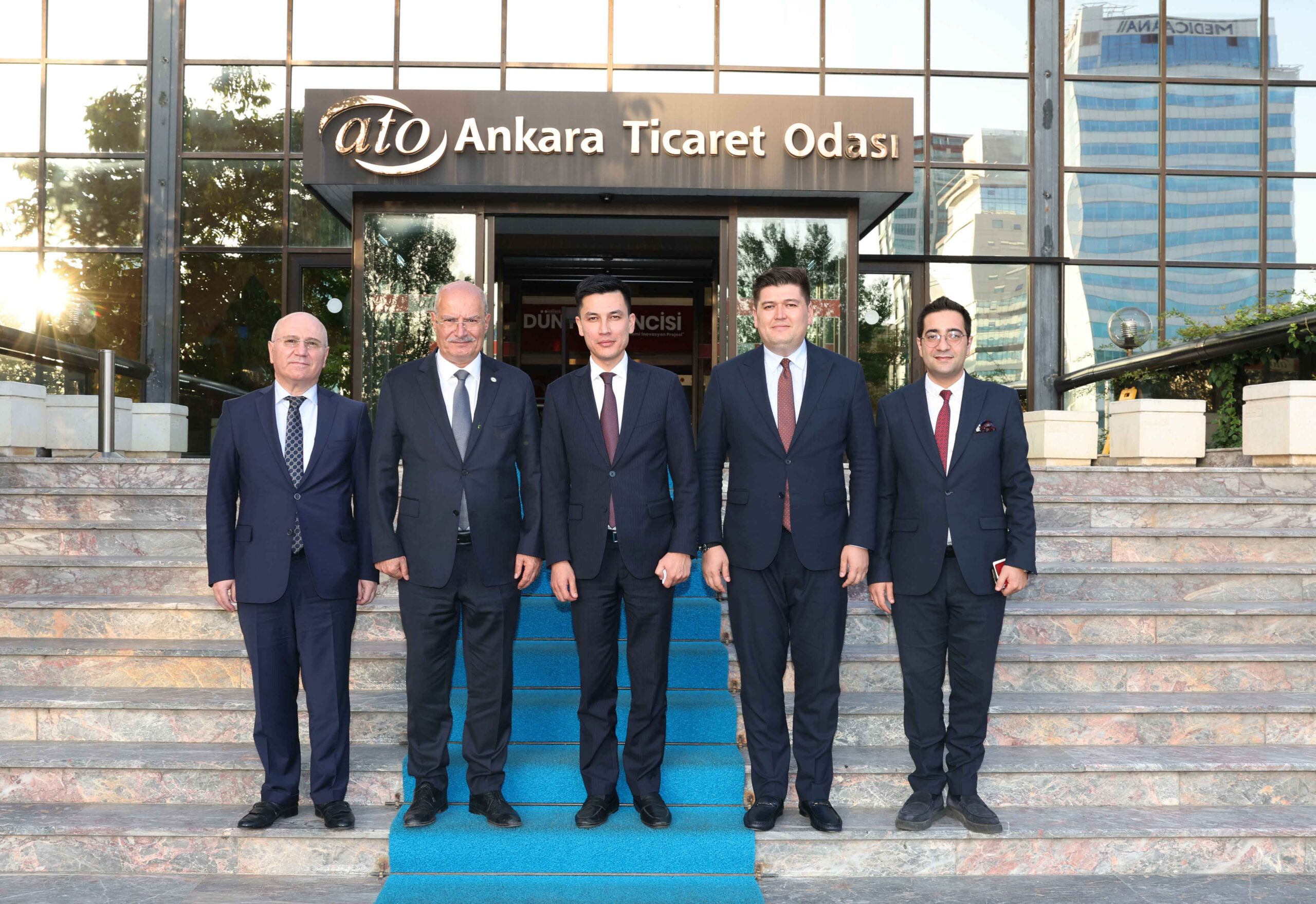 ÖZBEKİSTAN YATIRIMLAR, SANAYİ VE TİCARET BAKAN YARDIMCISI ALİEV,  ATO BAŞKANI BARAN’I ZİYARET ETTİ.