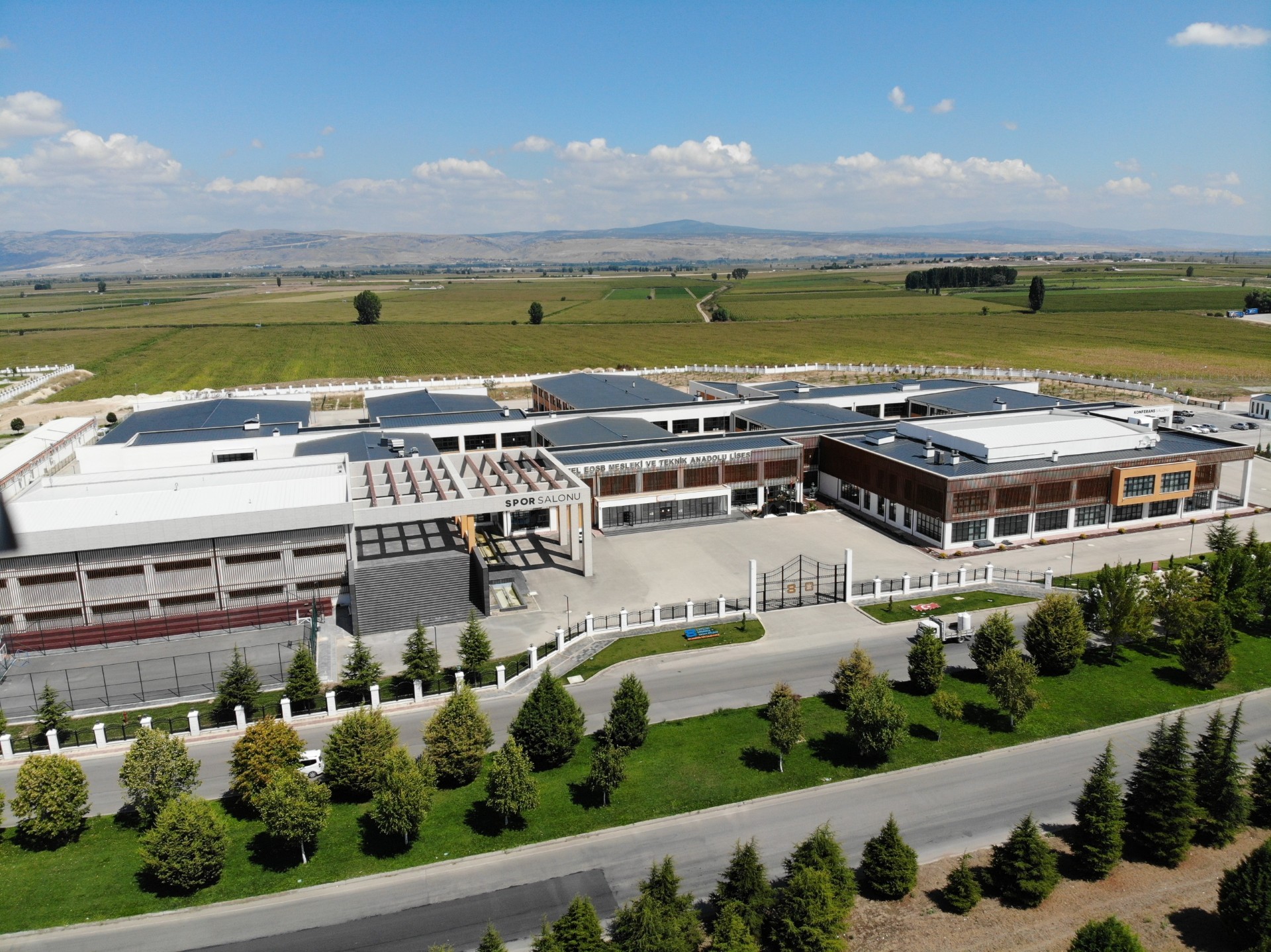 SARAÇ: TÜRKİYE’YE ÖRNEK OKULUMUZA 390 ÖĞRENCİ ALACAĞIZ