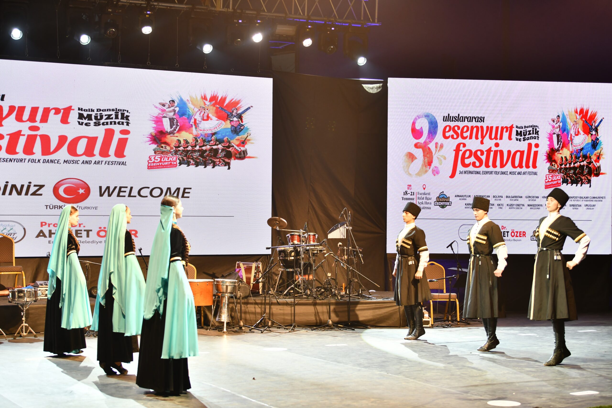 Esenyurt’ta 3. Uluslararası Esenyurt Halk Dansları, Müzik ve Sanat Festivali başladı