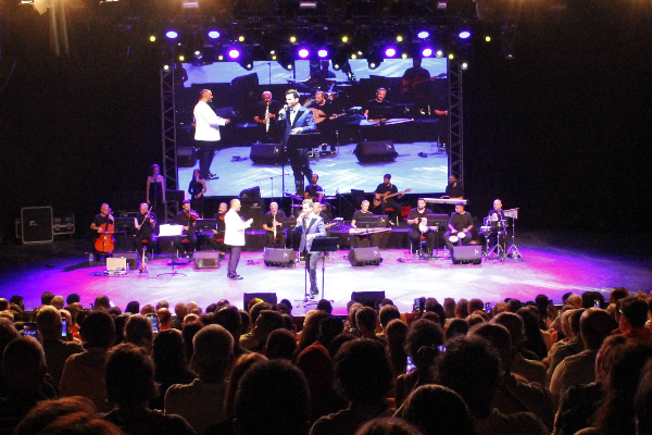 Bursa Festivali’nde Zeki Mürenli gece