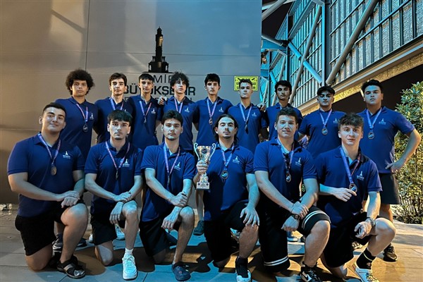İzmirli sporcular, U15-U21 Sualtı Ragbisi Türkiye Şampiyonası’nda üçüncü oldu