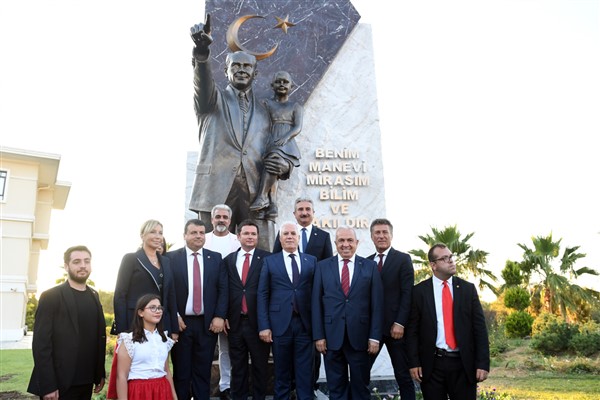 Osmangazi’de Atatürk Anıtı törenle açıldı