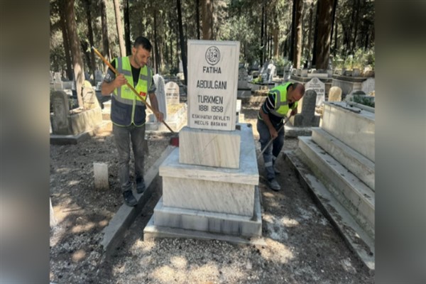 Hatay’da mezarlıklara bakım yapıldı