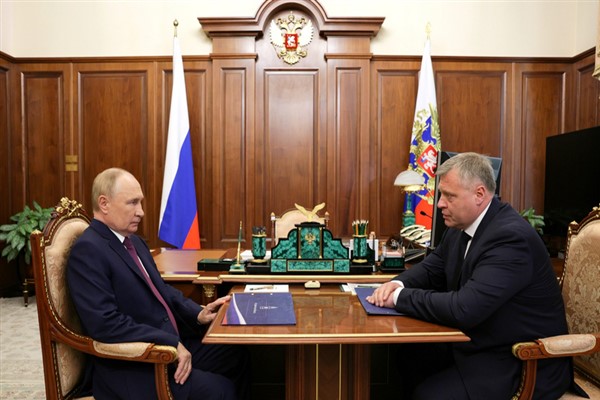 Putin, Astrakhan Bölgesi Valisi Babushkin ile çalışma toplantısı gerçekleştirdi