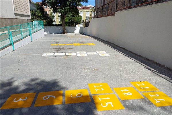 Başkan Özdemir: Okullarımızın bahçelerini çizimlerle renkli alanlara dönüştürdük