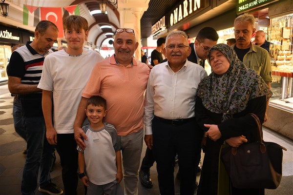 Başkan Büyükkılıç’tan Kazancılar Çarşısı’nda esnaf ve vatandaş ziyareti