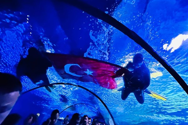 Eskişehir’de su altında Zafer Bayramı kutlaması