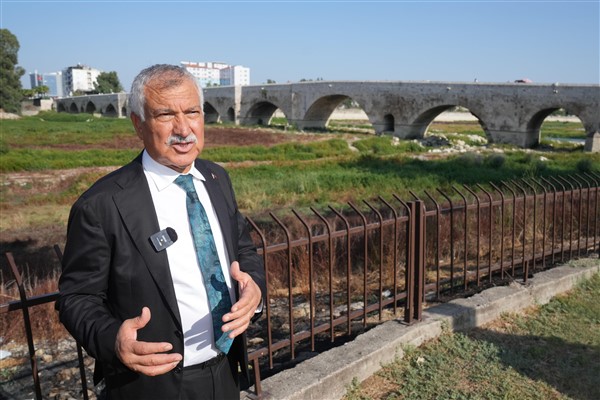 Başkan Karalar: Hızlı tren köprüsü inşaatı sebebiyle, Seyhan Nehri yatağına su verilemiyor