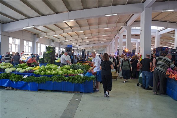Orhangazi Belediyesi kapalı pazaryerini yenileyerek hizmete sundu