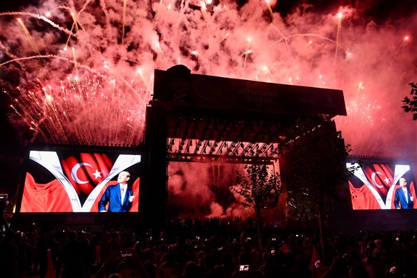 İstanbul, 30 Ağustos’u yeni Eminönü Meydanı’nda kutladı