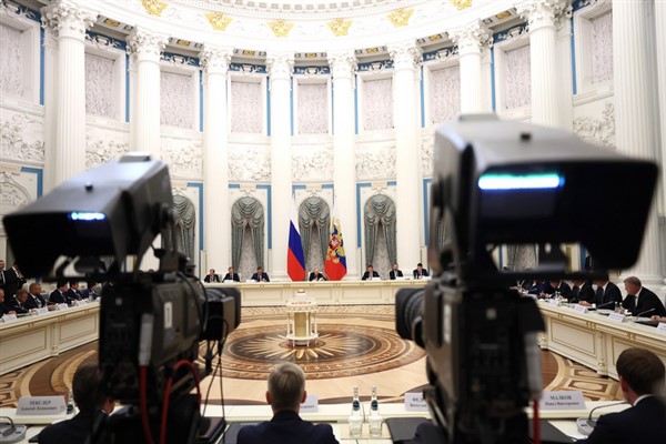 Putin, Devlet Konseyi Başkanlığı’nın ihracat geliştirme konulu toplantısına katıldı