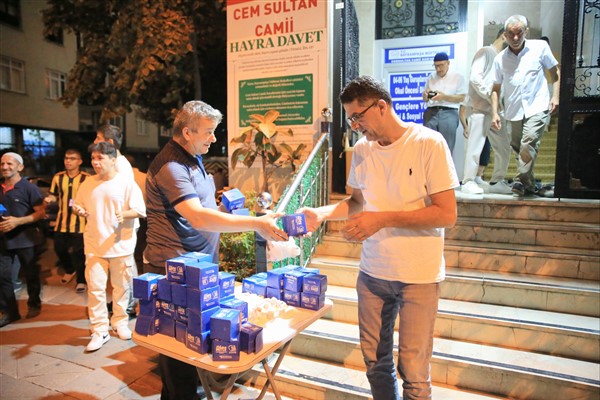 Bayrampaşa Belediyesi’nden vatandaşlara kandil simidi ikramı