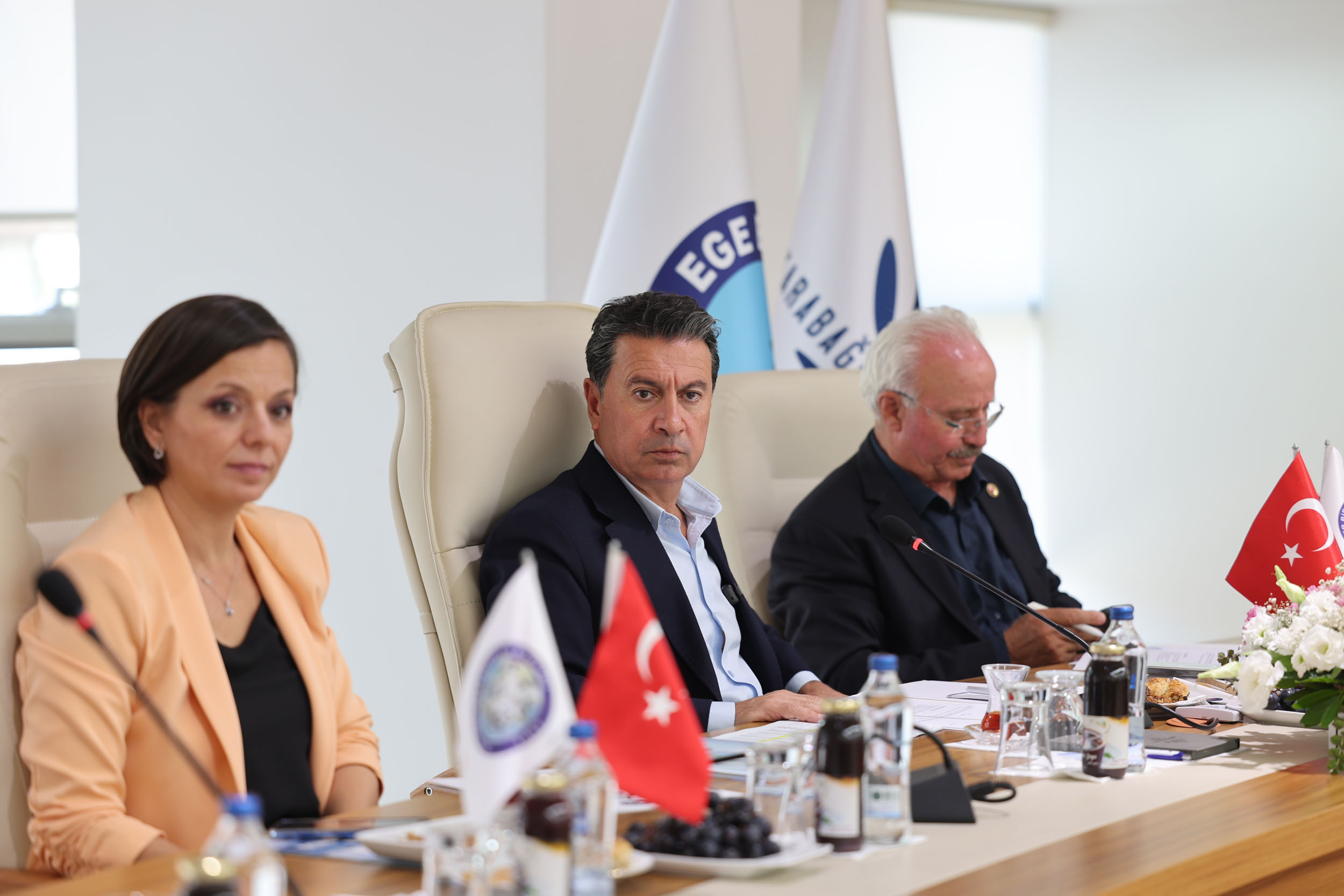 Kıyı Ege Belediyeler Birliği Encümeni Karabağlar’da toplandı