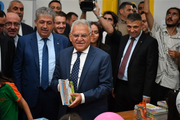 Vali Çiçek ve Başkan Büyükkılıç, ilk ders zilini çaldı