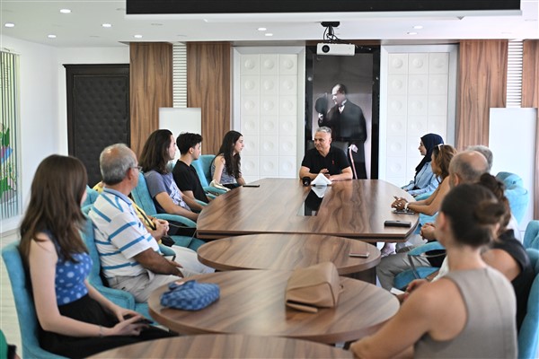 Muratpaşa’da 2024 YKS’de başarı yakalayan öğrencilere hediye çeki verildi