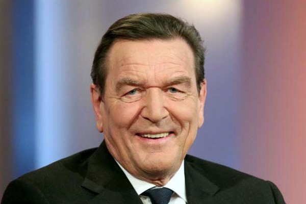 Gerhard Schroeder: Rusya’ya karşı zafer kazanmayı düşünenler tarih kitaplarına bakmalı
