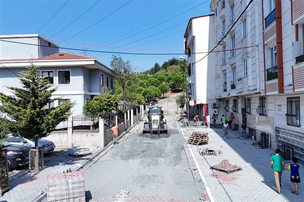 Esenyurt Belediyesi, yol yenileme çalışmalarını sürdürüyor