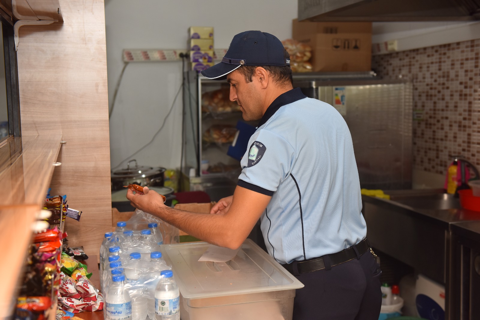 Yıldırım Belediyesi Zabıta ekipleri, ilçedeki okullarda kantin denetimleri yapıyor
