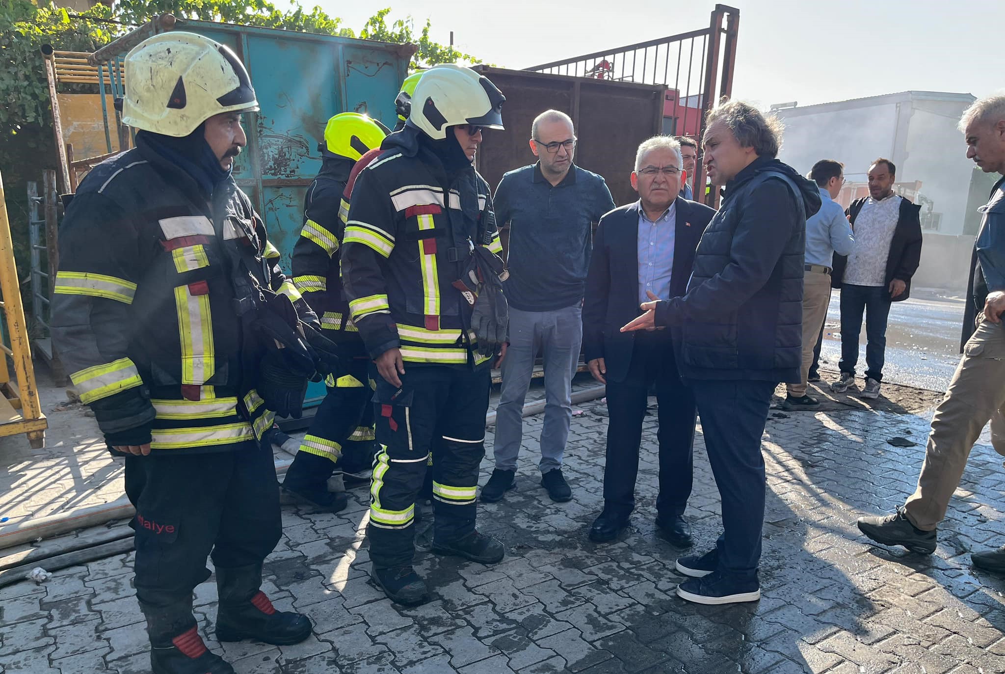 Başkan Büyükkılıç’tan yangın çıkan fabrikada inceleme