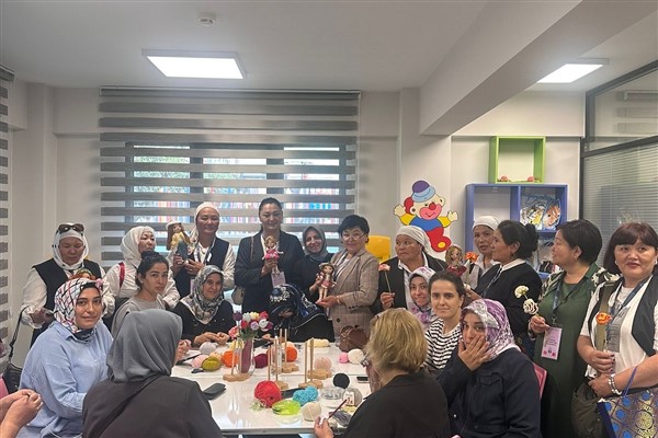 Kırgızistanlı eğitimciler, Esma Biltaci Anne Çocuk Kampüsü’nü ziyaret etti