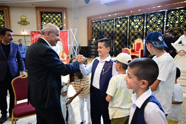 Başkan Er: Evlatlarımızın mutluluğuna ortak olduk