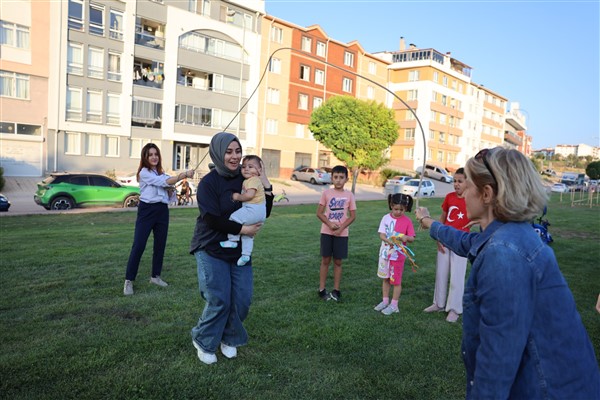 Çocuklar mahalle şenliklerinde buluşuyor