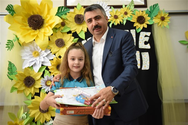 Yıldırım Belediyesi’nin öğrencilere kırtasiye desteği