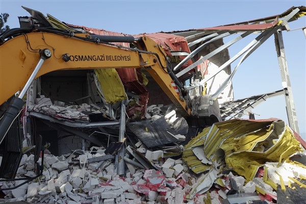 Osmangazi’de kaçak villa yıkıldı