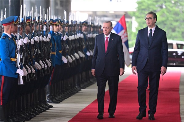 Cumhurbaşkanı Erdoğan, Belgrad’da resmi törenle karşılandı