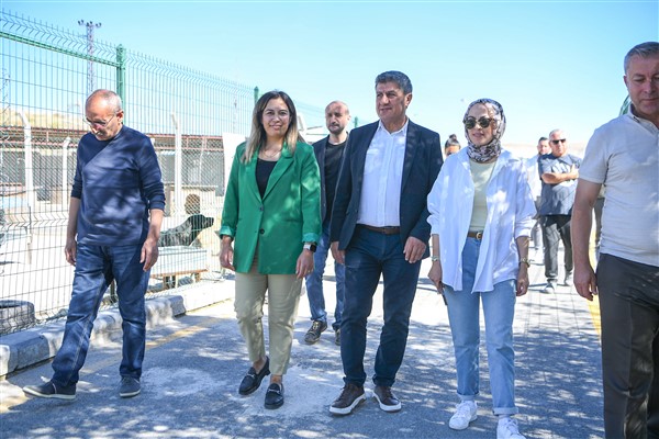 Hayvanseverler ve sivil toplum kuruluşlarından Kutludüğün Hayvan Barınağı’na ziyaret