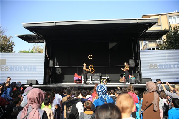 Cumhuriyet Otobüsü, Bayrampaşa’da çocuklar için etkinlikler düzenledi