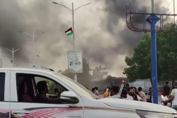 ABD güçleri Cuma günü Yemen’de Husi belgelerindeki 15 hedefe saldırı düzenledi