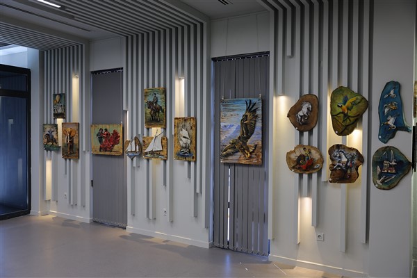 Başkan Büyükkılıç, Atık Malzemelerden Sanata Rölyef Sergisi’ni açtı