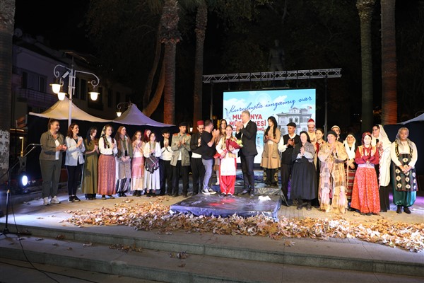 “Mübadil Öyküleri” oyunu sahnelendi