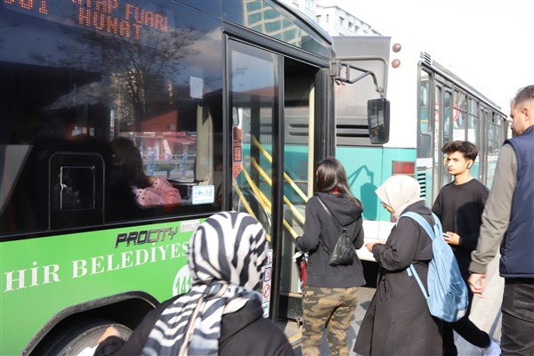 Başkan Büyükkılıç’tan Kayseri Kitap Fuarı’na “ücretsiz ulaşım” desteği