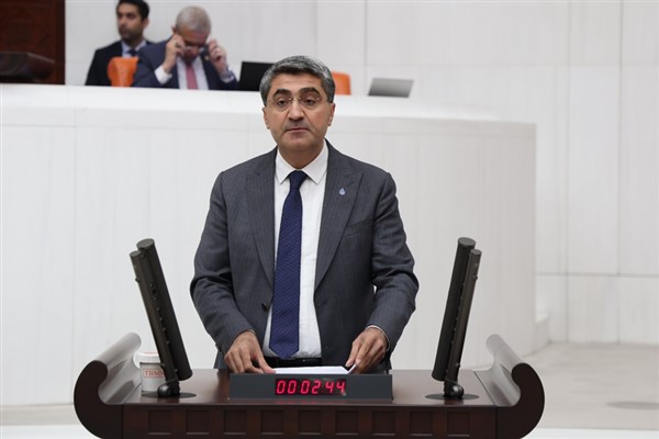 Ekmen: Gençler kurduğunuz düzene bakıp dinden uzaklaşıyor