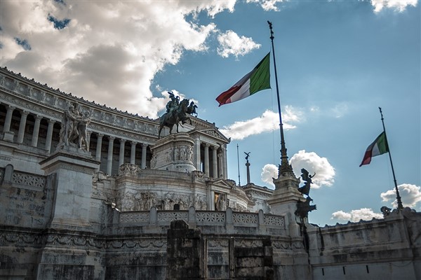 Tajani: Önceliğimiz faiz oranlarını düşürerek kamu borcunun maliyetini azaltmak