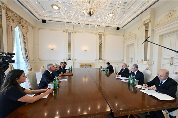 Azerbaycan Cumhurbaşkanı Aliyev, Birleşik Krallık İklim Bakanı McCarthy’yi kabul etti