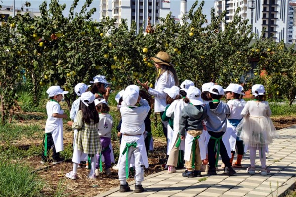 Diyarbakır’da çocuklar organik bahçeyi gezdi