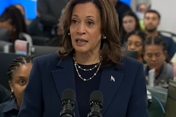 Kamala Harris, İsrail desteği nedeniyle öfkeli Arap Amerikalı liderlerle bir araya geldi