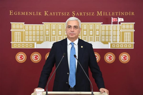 Demokrat Parti İzmir Milletvekili Salih Uzun, partisinden istifa etti