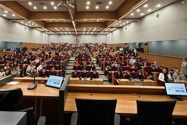 İzmir Çocuk Meclisi ilk toplantısını yaptı