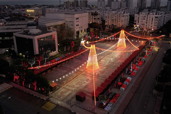 Muratpaşa’da yeni yıl hazırlıkları başladı